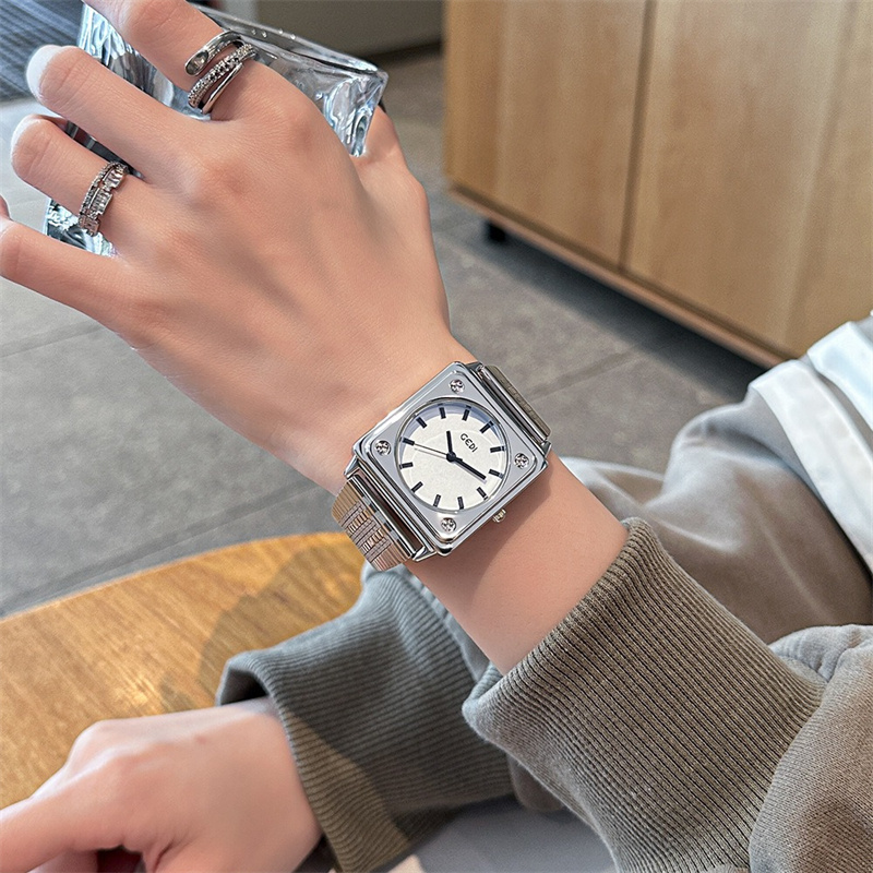 ساعة يد نسائية أنيقة بتصميم مي - مراجعة Luxury Watch Gift For Her وسعره